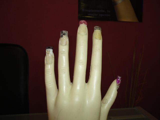 Con cintillas, logos y otros.